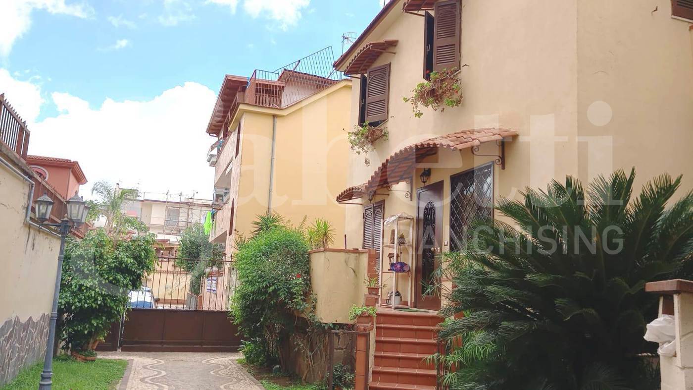 Villa con giardino a Casoria