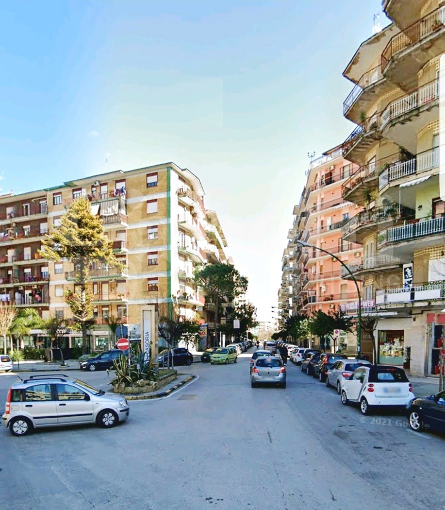 Negozio in affitto a Casoria