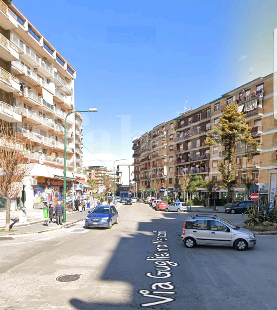 Negozio in affitto a Casoria