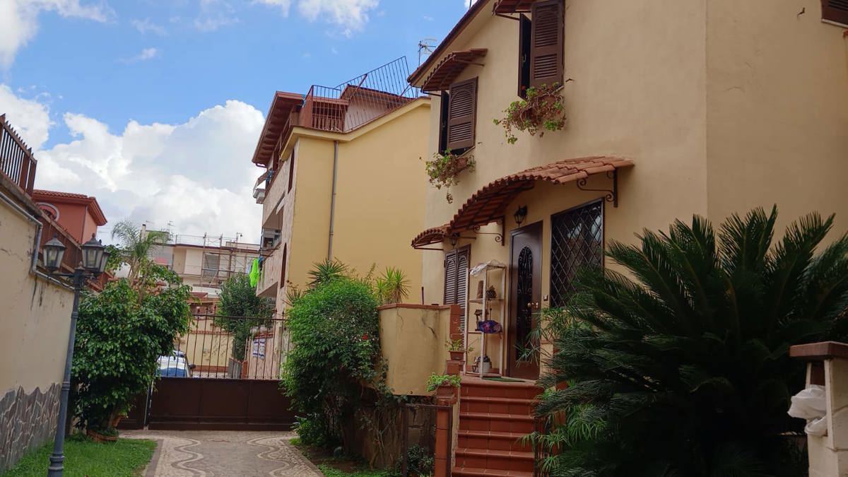 casa indipendente in vendita a Casoria in zona Centro Storico