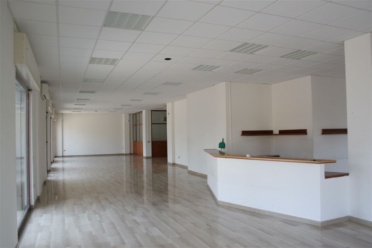 Negozio in affitto a Casoria
