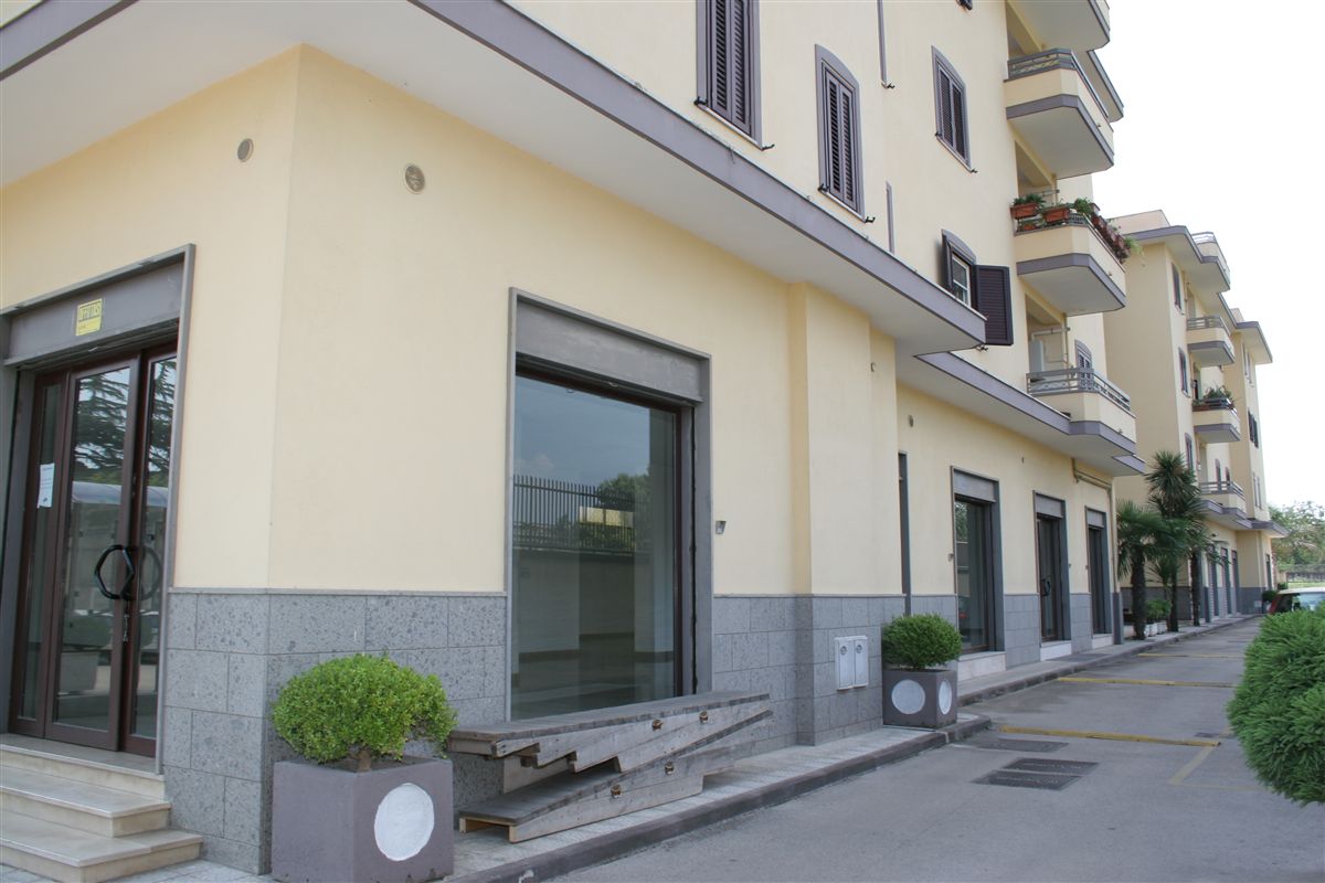 Negozio in affitto a Casoria