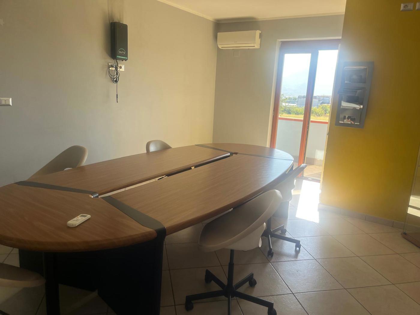 Ufficio con box doppio a Casoria