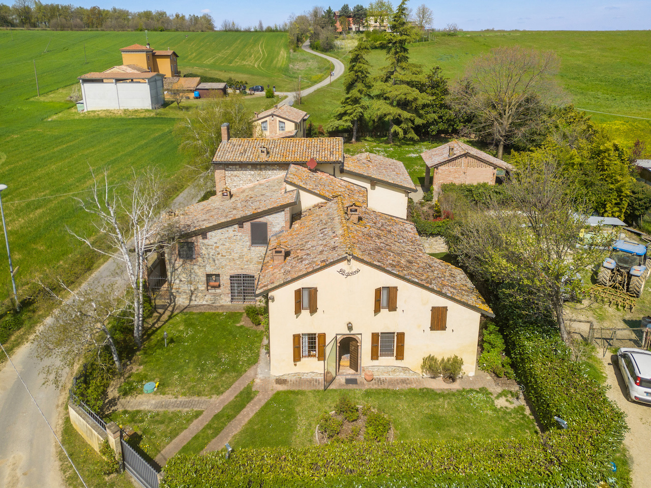 Rustico con giardino a Alseno