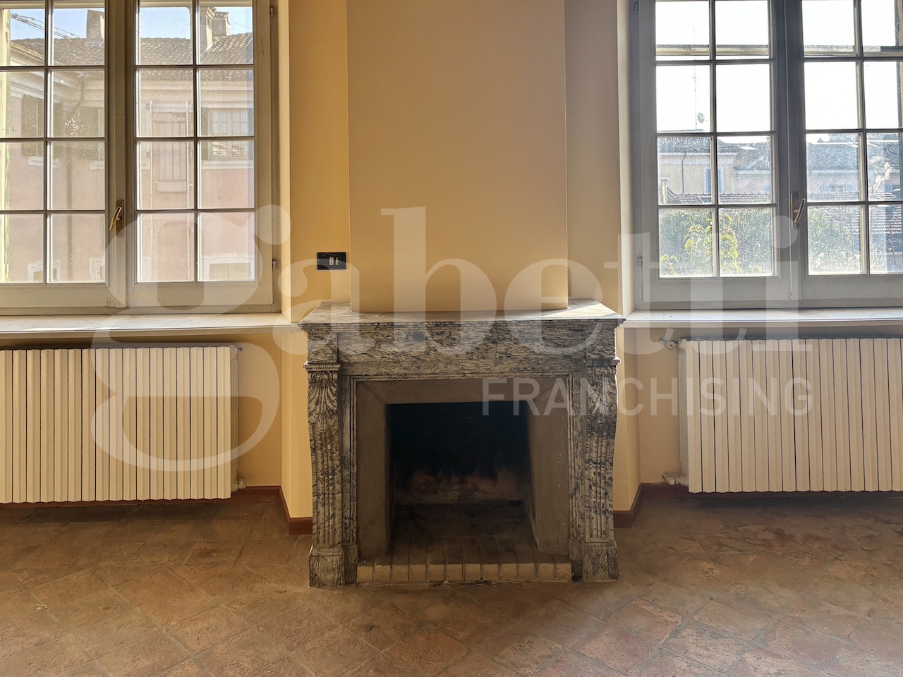 Quadrilocale con box a Parma