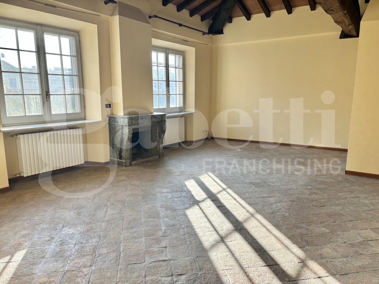 Quadrilocale con box a Parma