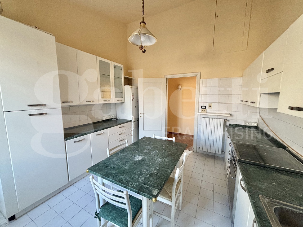 Quadrilocale con box a Parma