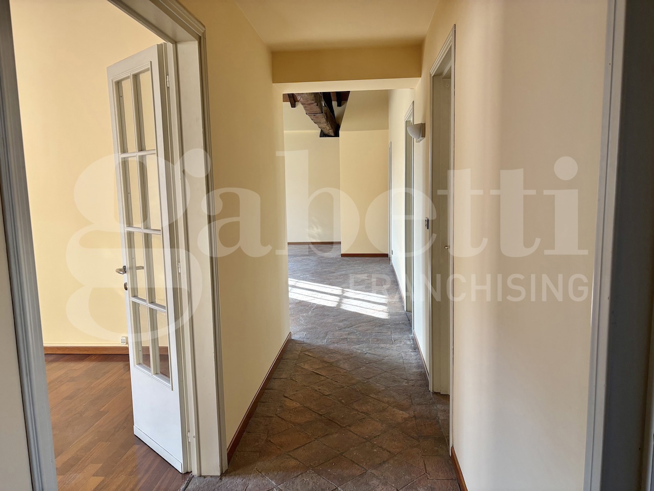 Quadrilocale con box a Parma