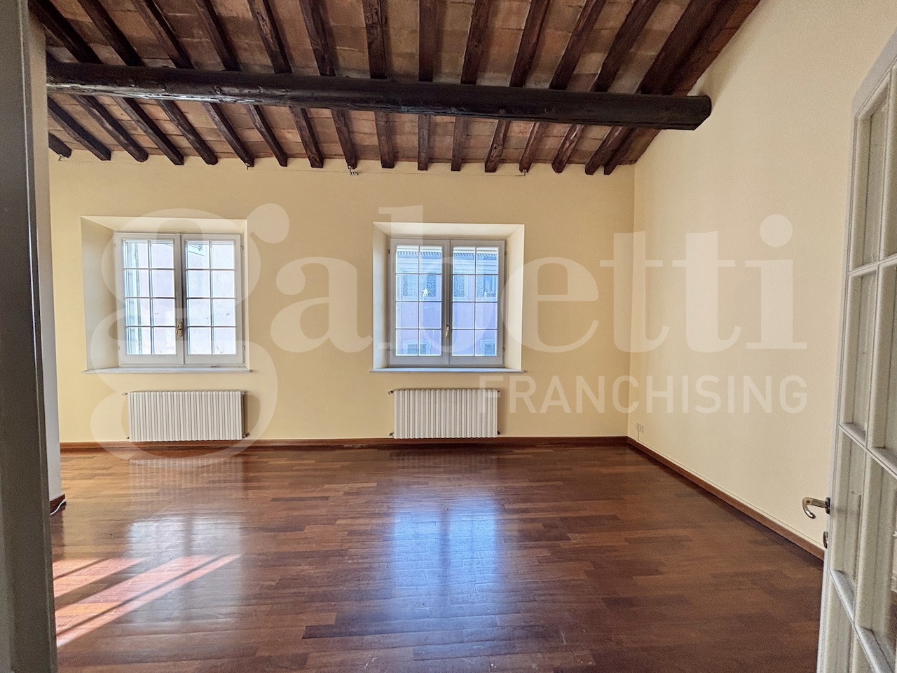 Quadrilocale con box a Parma