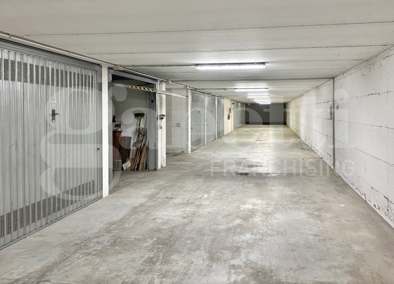 Box/Garage 17mq in vendita a Parma