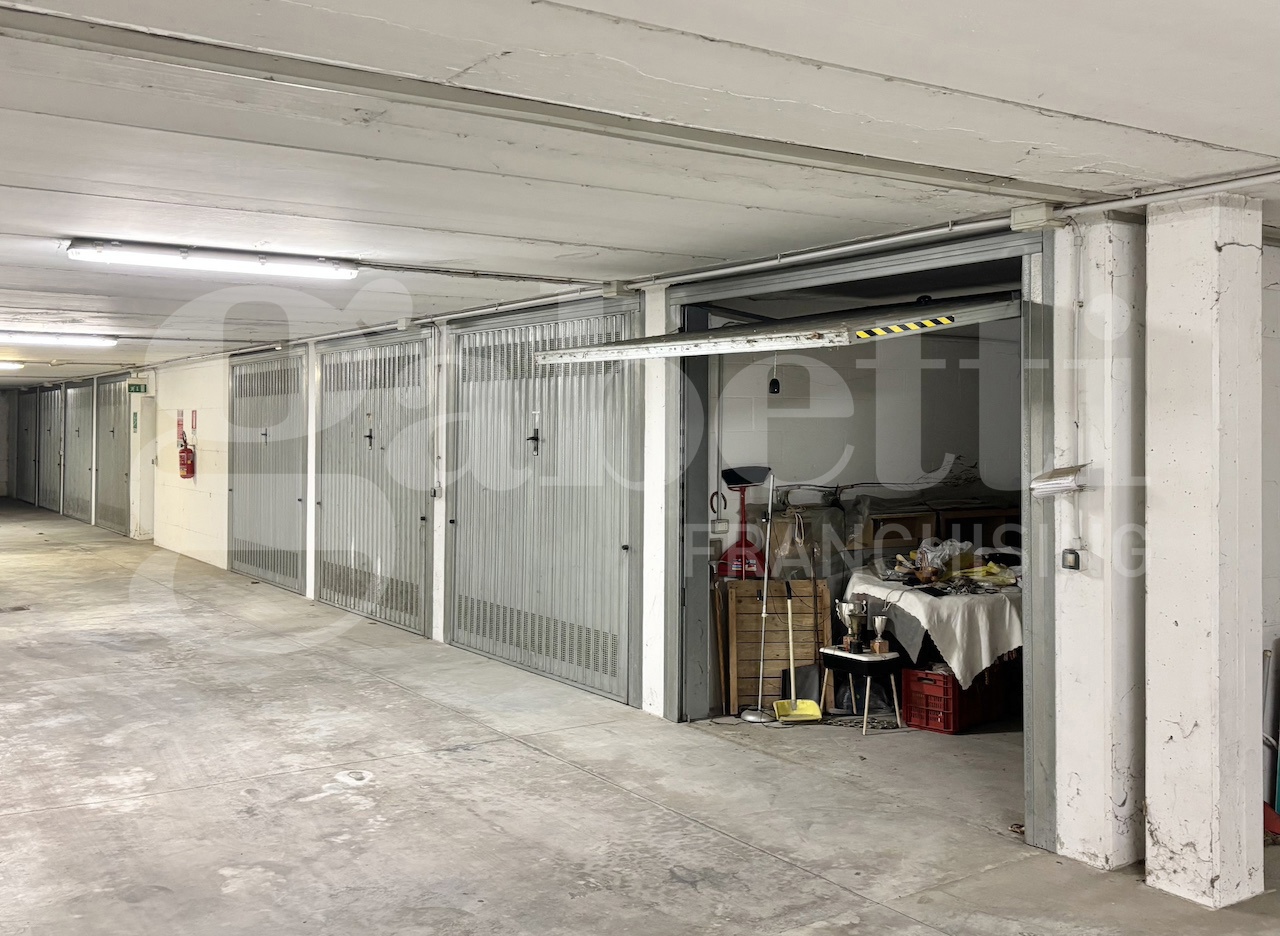 Box/Garage 17mq in vendita a Parma