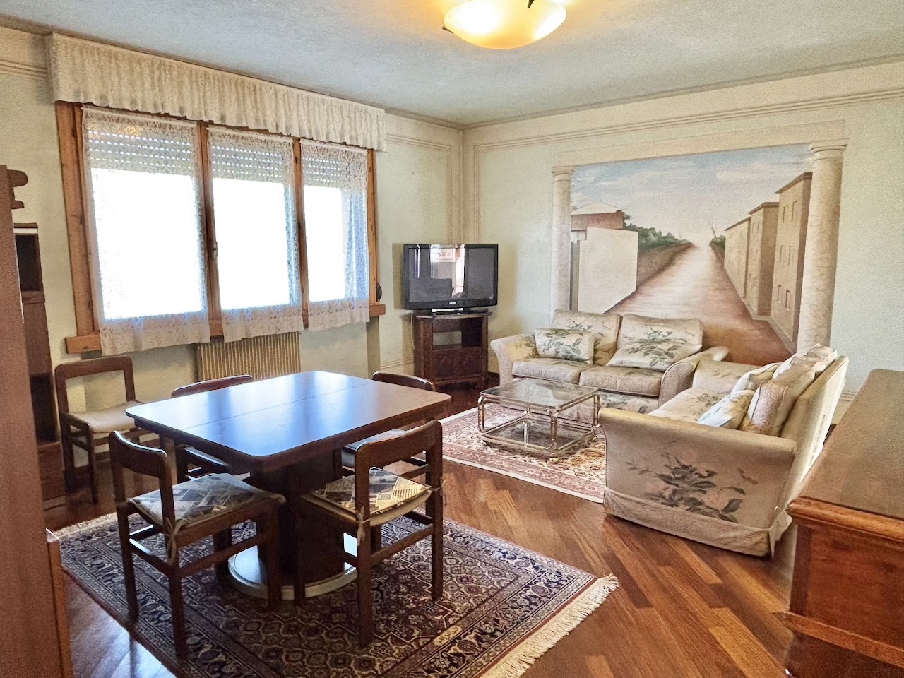 Trilocale arredato in affitto a Parma