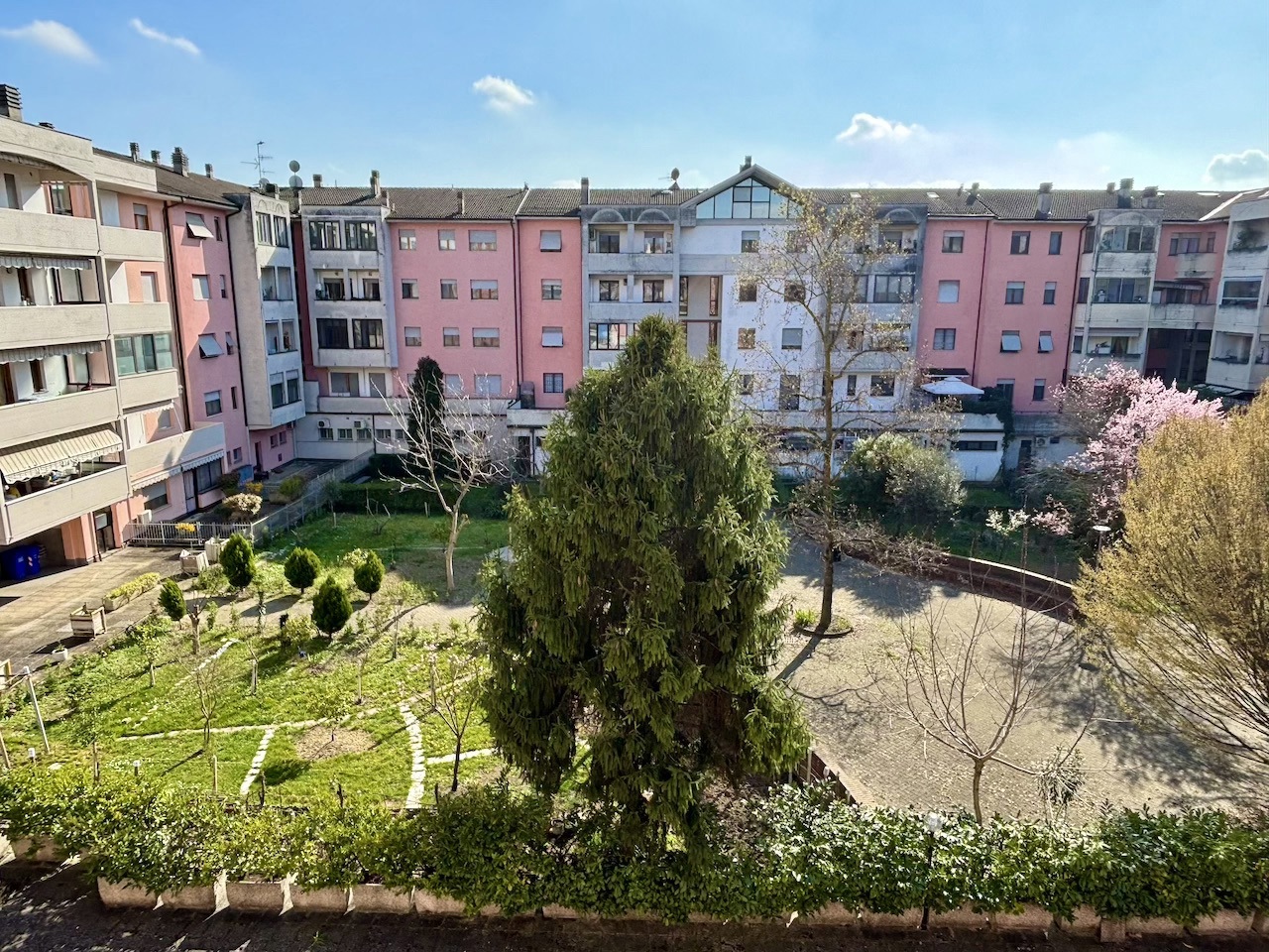 Trilocale arredato in affitto a Parma