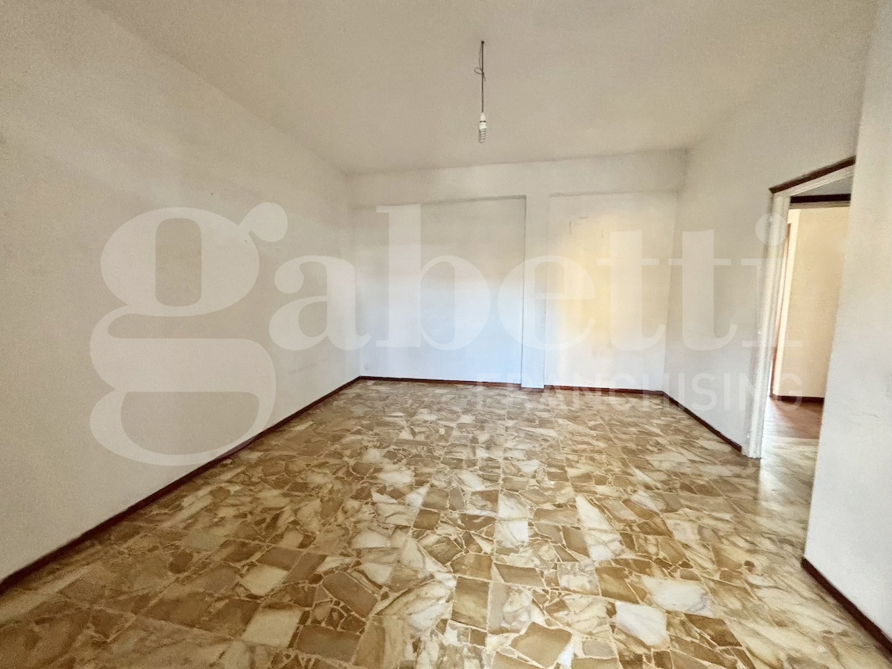 Trilocale da ristrutturare a Parma