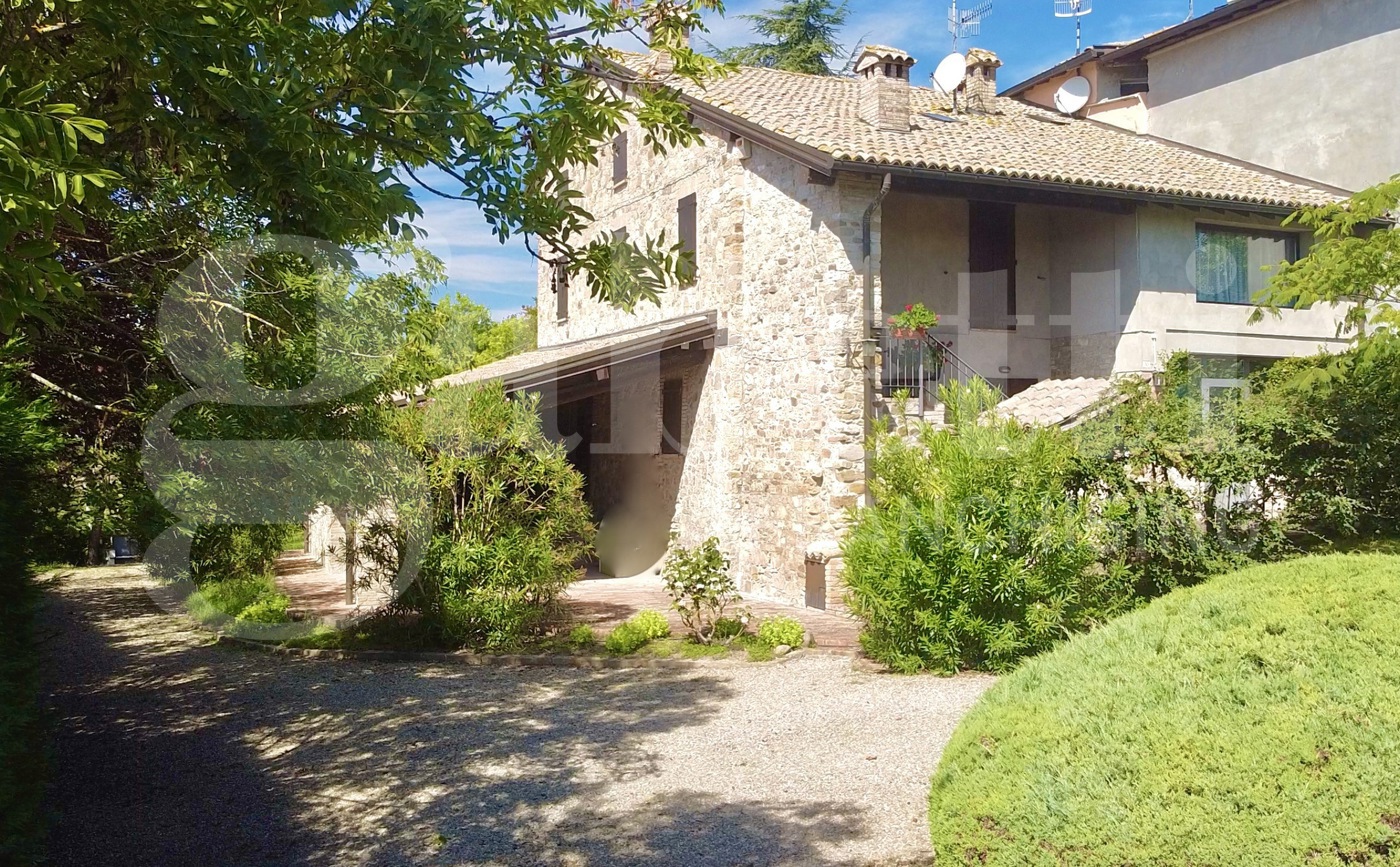 Rustico con giardino a Langhirano