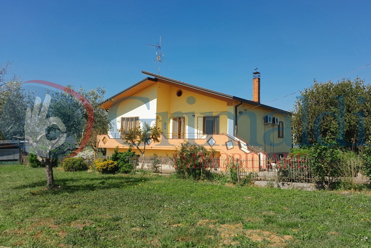 Casa indipendente con giardino a Benevento