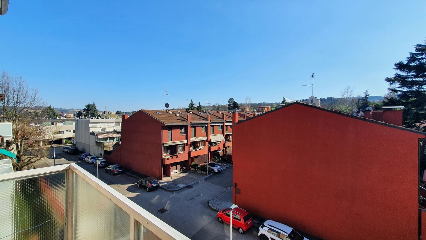 Quadrilocale con box a Casalecchio di Reno