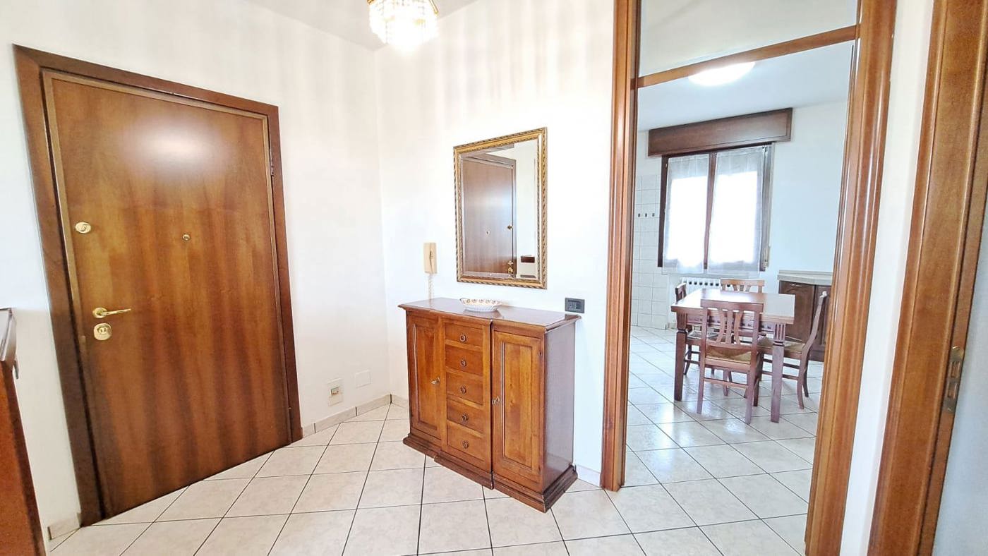 Quadrilocale arredato in affitto a Modena