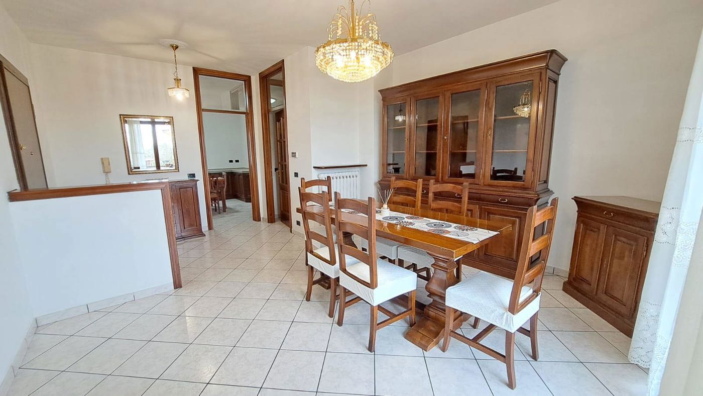 Quadrilocale arredato in affitto a Modena