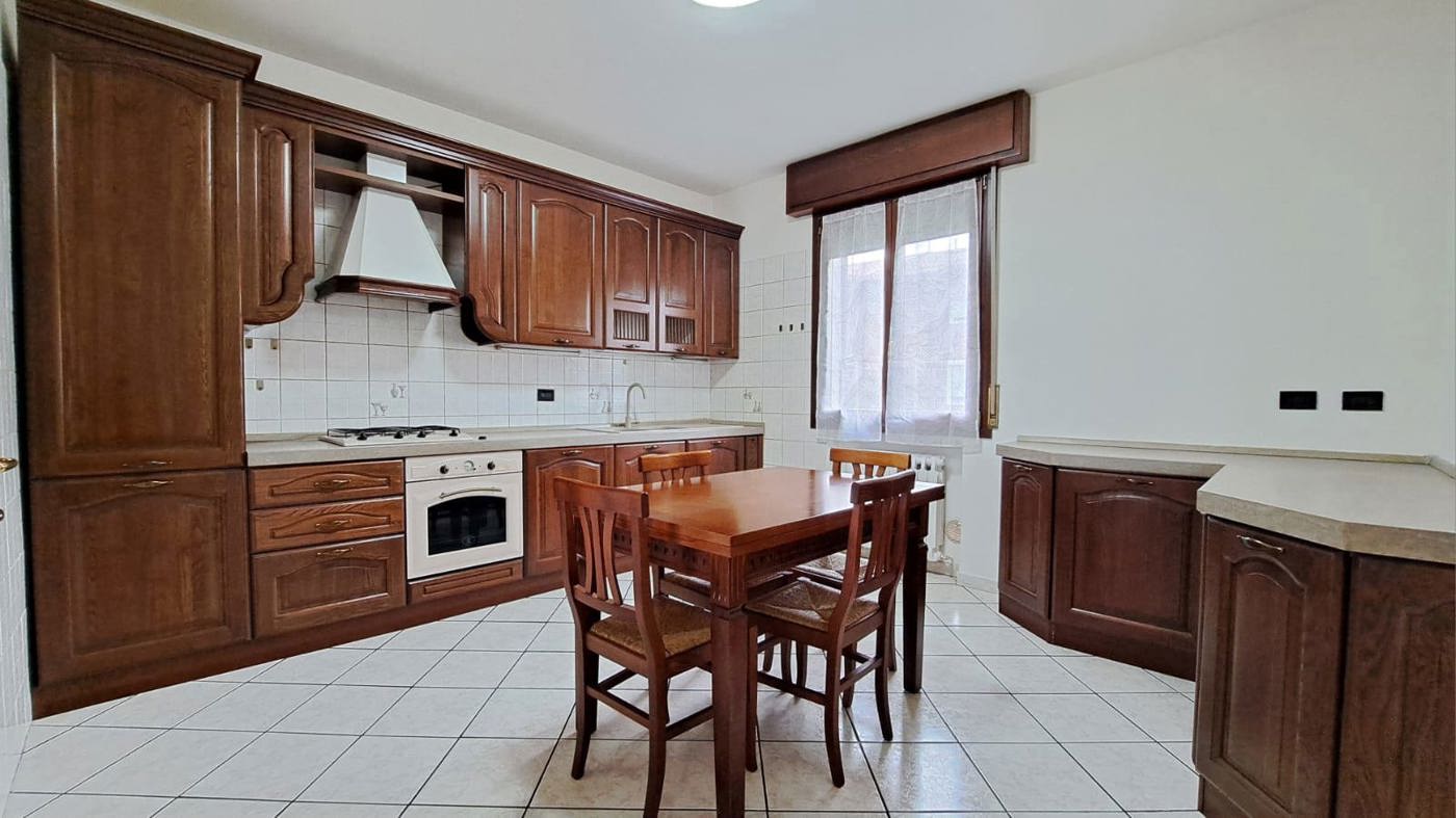 Quadrilocale arredato in affitto a Modena