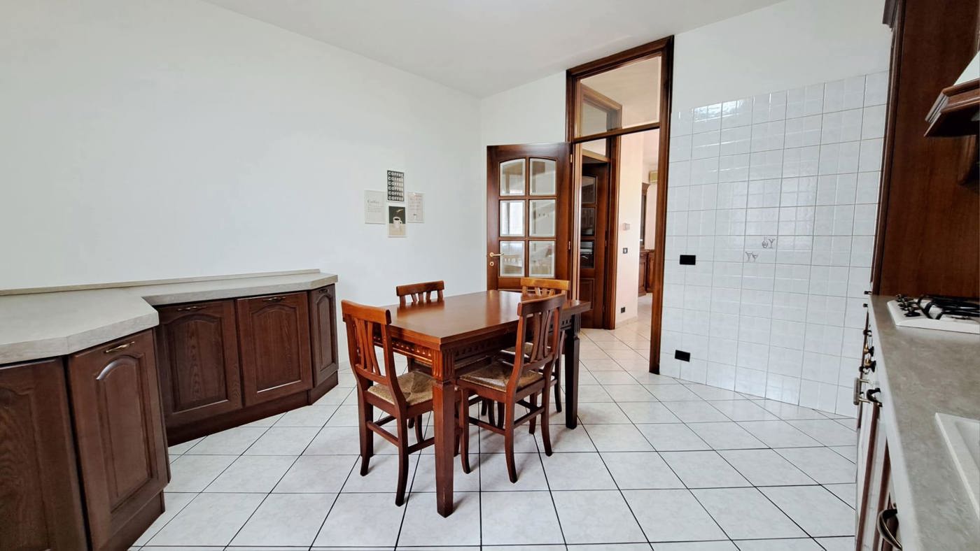 Quadrilocale arredato in affitto a Modena