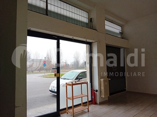 Negozio in affitto a Mediglia