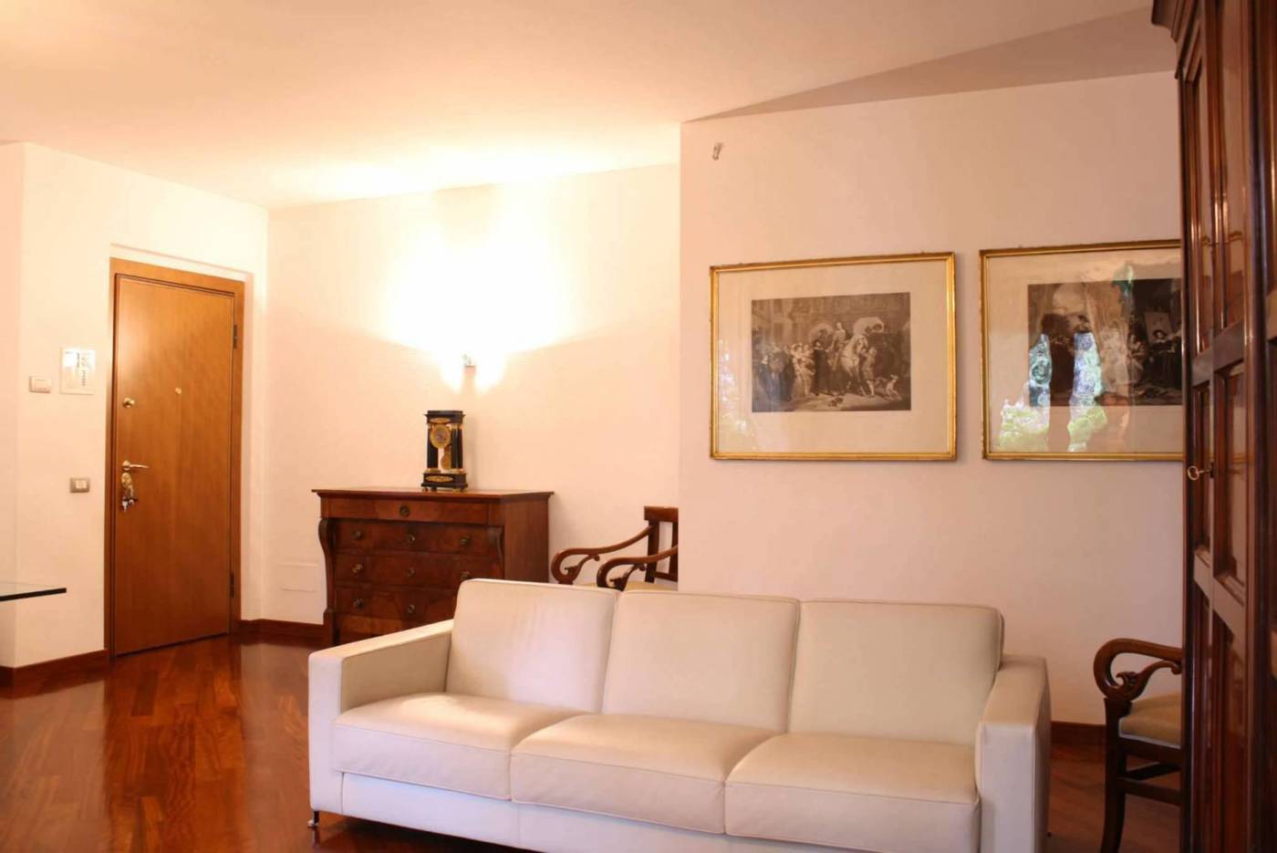 Trilocale arredato in affitto a Monza