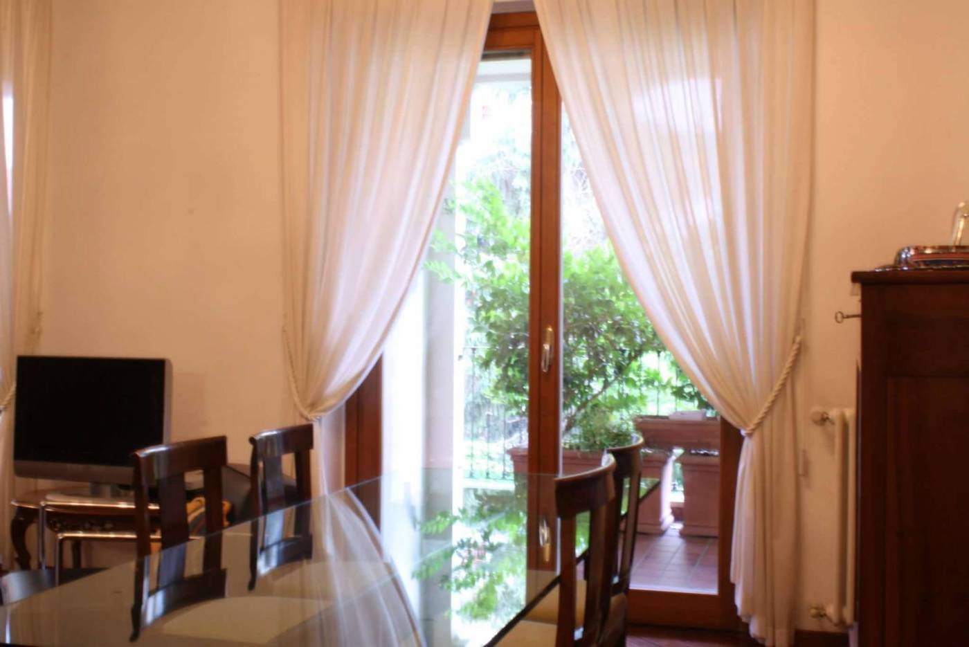 Trilocale arredato in affitto a Monza