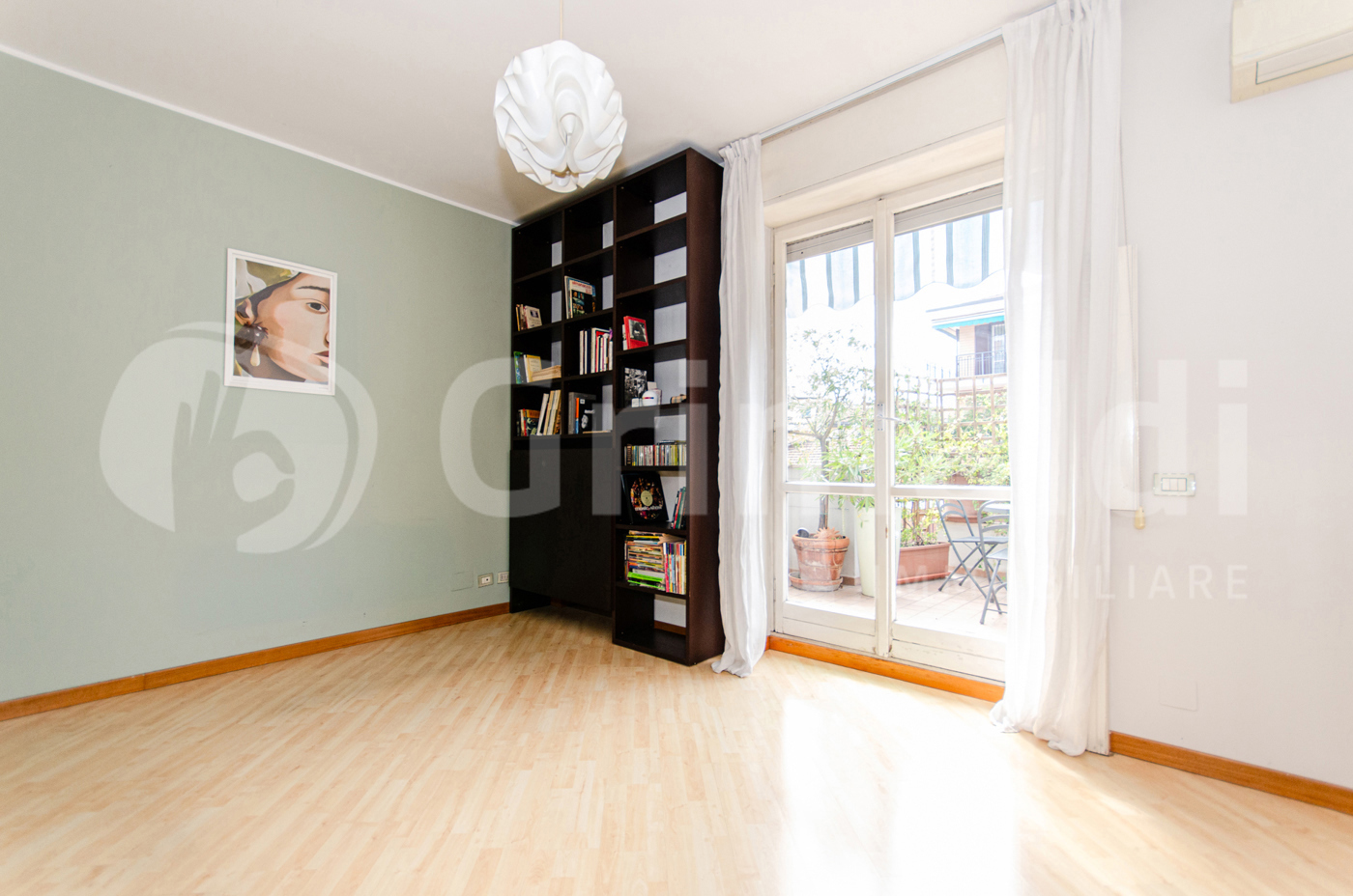 Trilocale con box a Milano