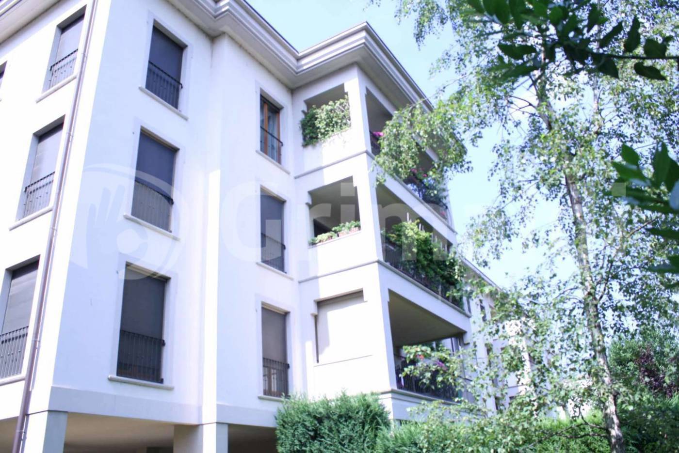 Trilocale arredato in affitto a Monza