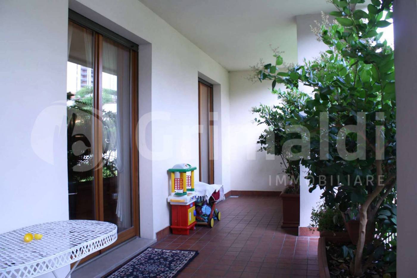 Trilocale arredato in affitto a Monza