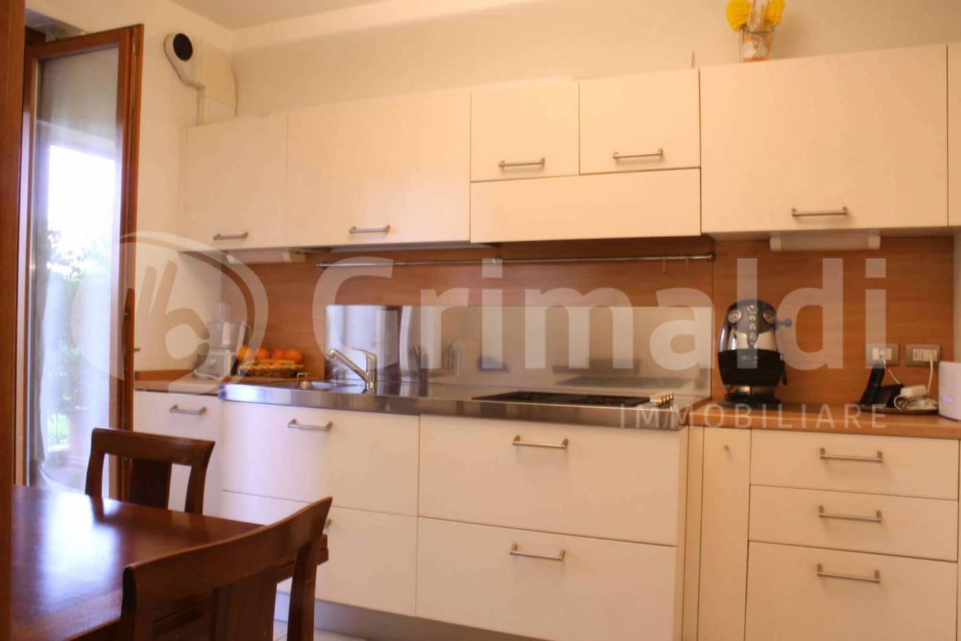 Trilocale arredato in affitto a Monza