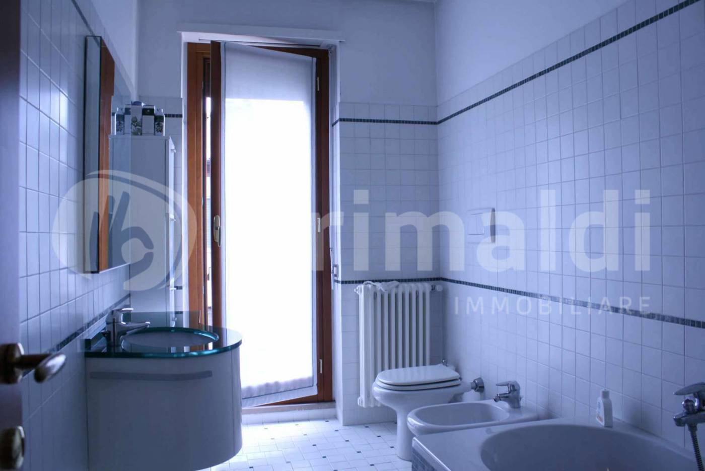 Trilocale arredato in affitto a Monza