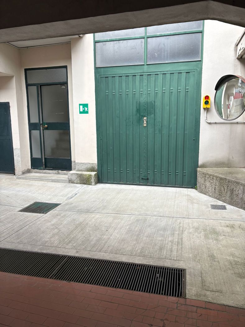 Magazzino con box doppio a Monza