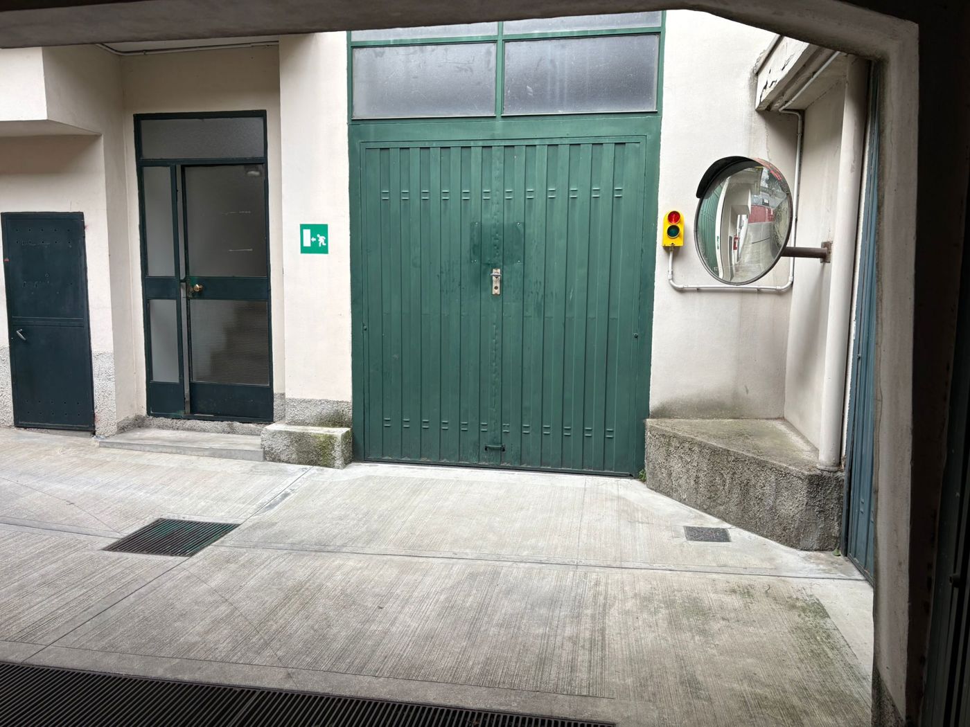 Magazzino con box doppio a Monza