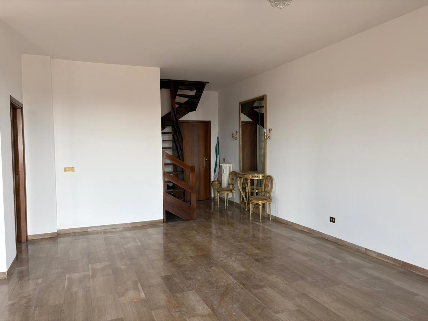 Trilocale in affitto a Monza