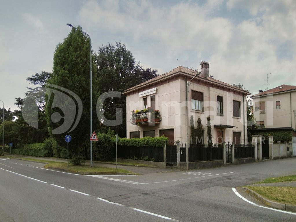 Villa con giardino a Carate Brianza