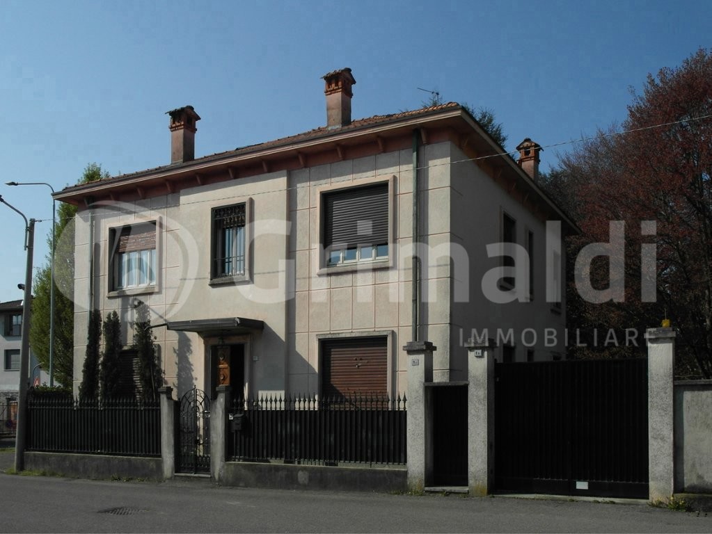 Villa con giardino a Carate Brianza