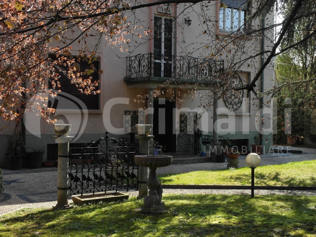 Villa con giardino a Carate Brianza