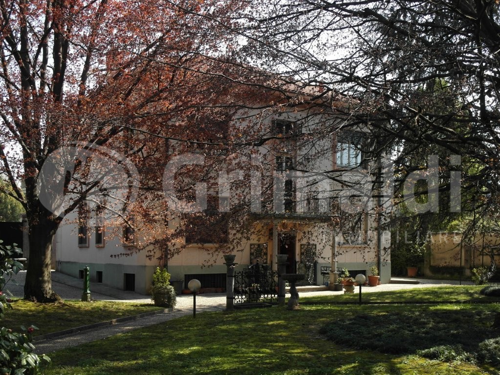 Villa con giardino a Carate Brianza