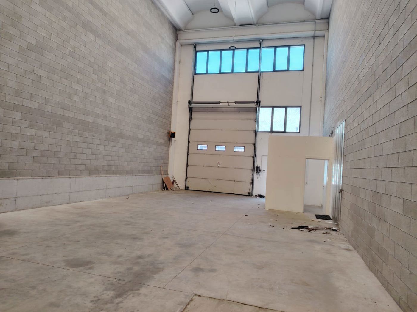 Magazzino in vendita a Faloppio