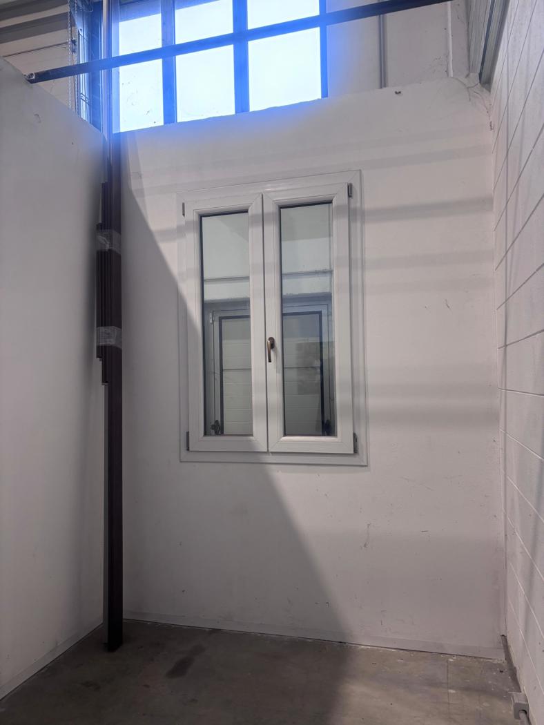 Magazzino in vendita a Faloppio