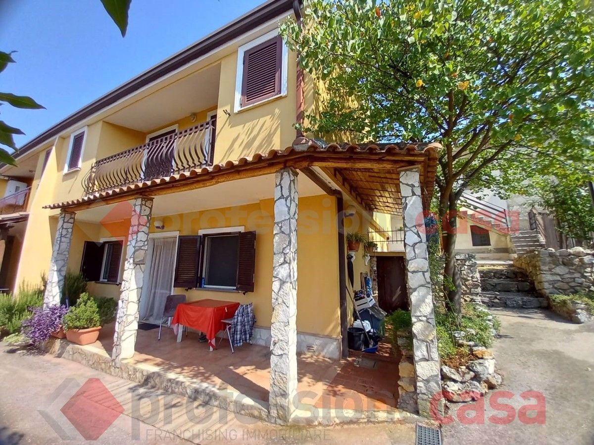 Casa indipendente con giardino a Veroli