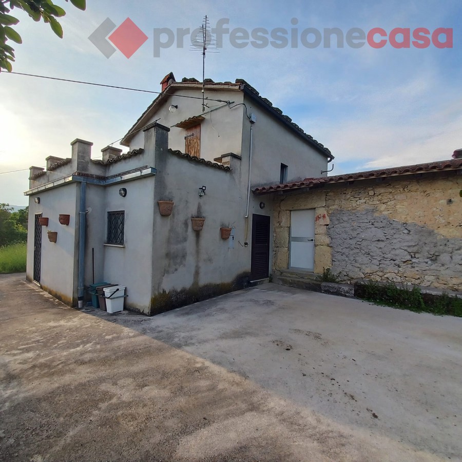 Trilocale arredato in affitto a Veroli