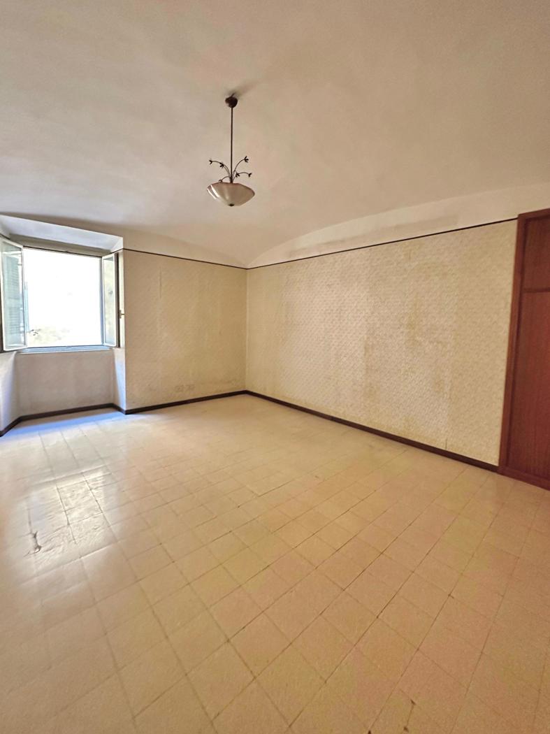 Trilocale da ristrutturare a Roma