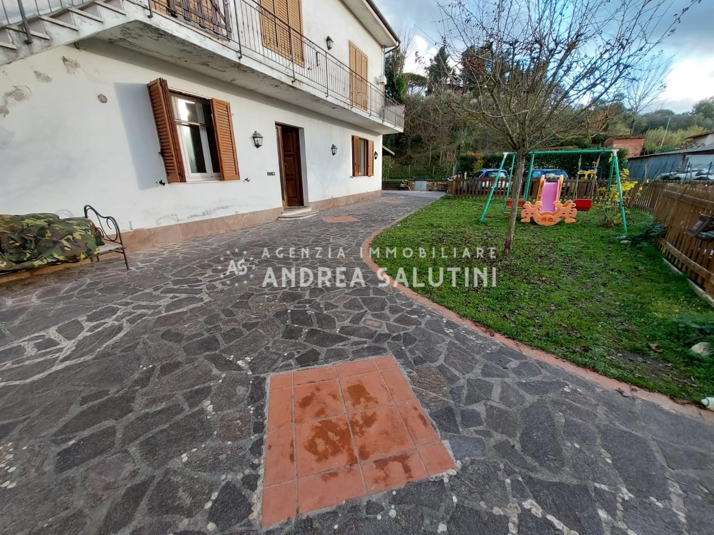 Villa con giardino a Palaia