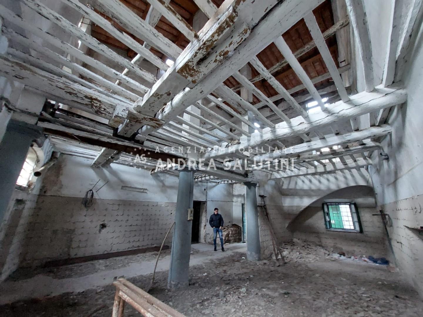 Quadrilocale con giardino a Buti