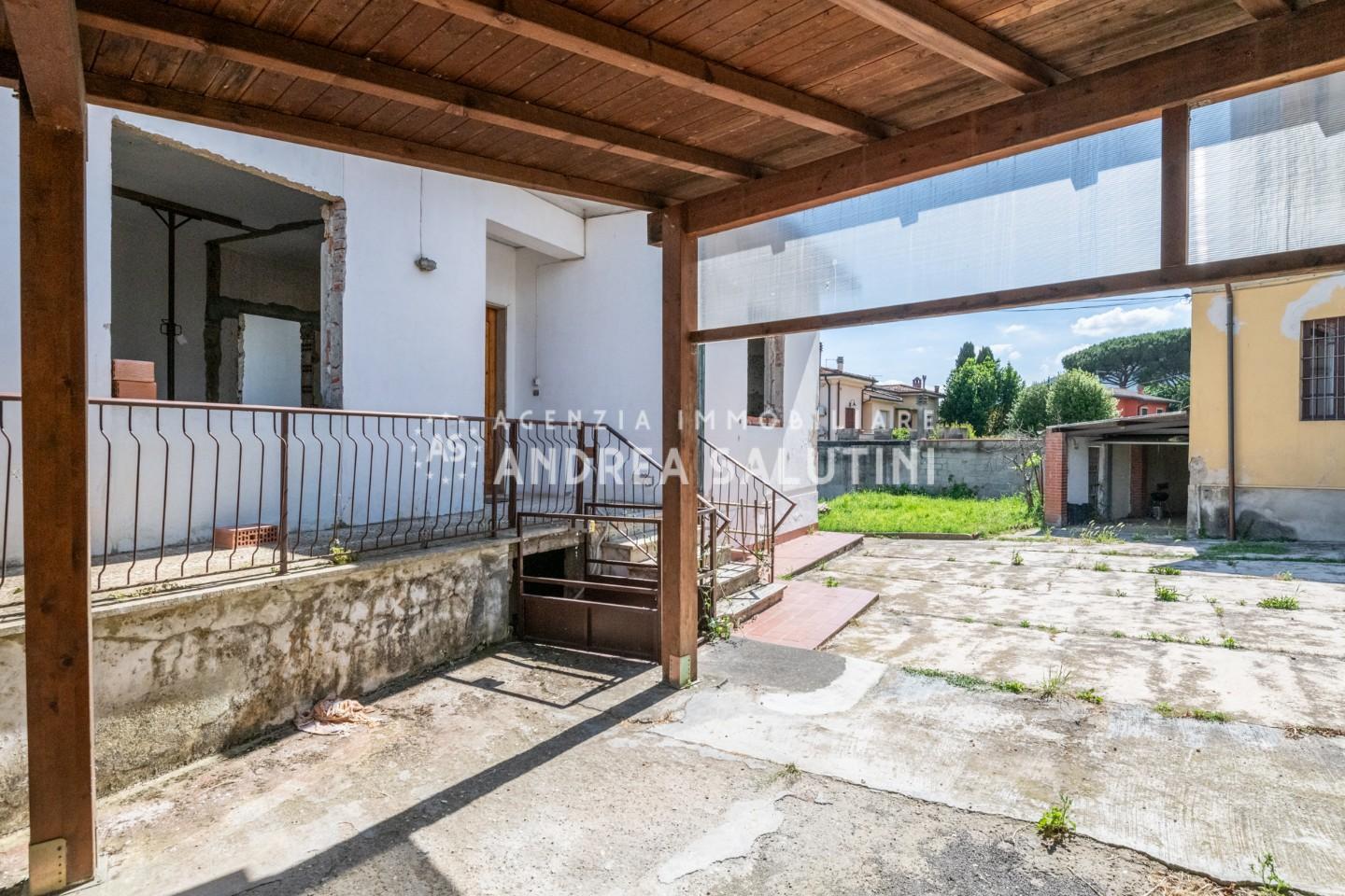 Casa indipendente con giardino, Buti cascine