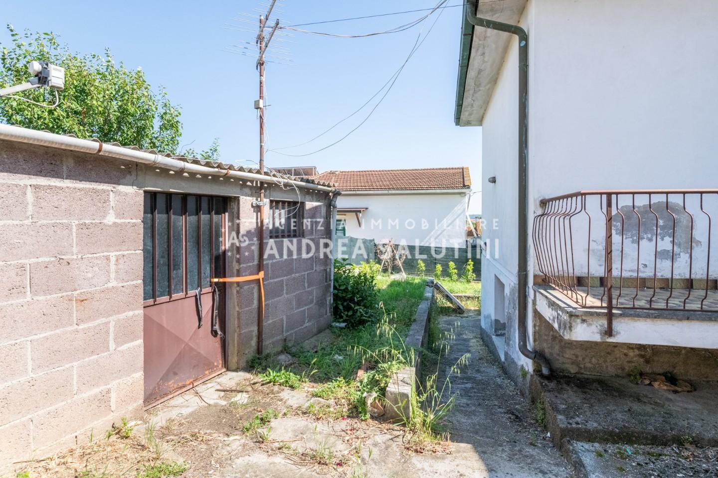 Casa indipendente con giardino, Buti cascine