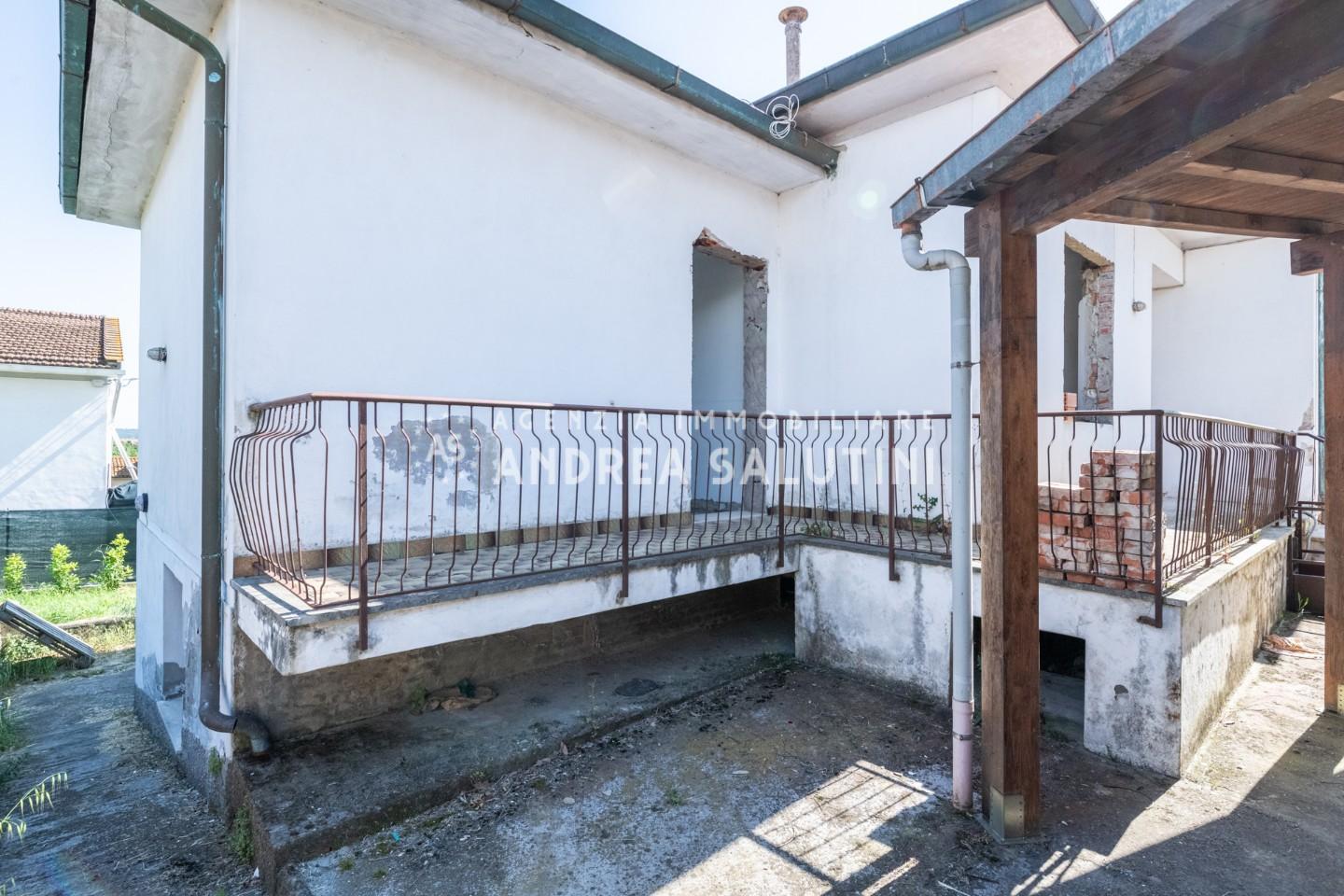 Casa indipendente con giardino, Buti cascine